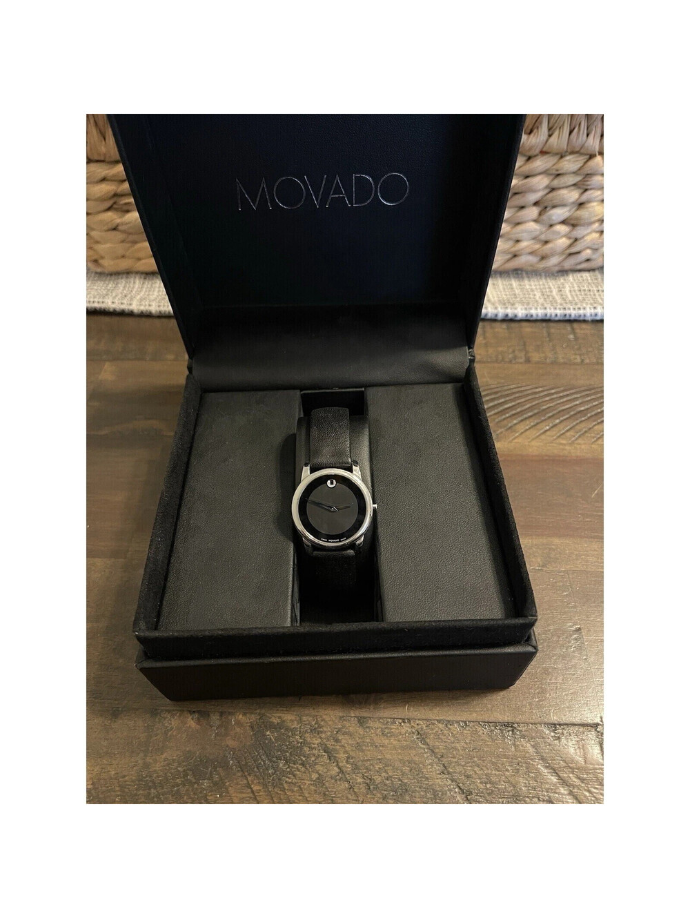Movado  Women's Museum Classic Black Dial Quartz Watch leather fresh battery